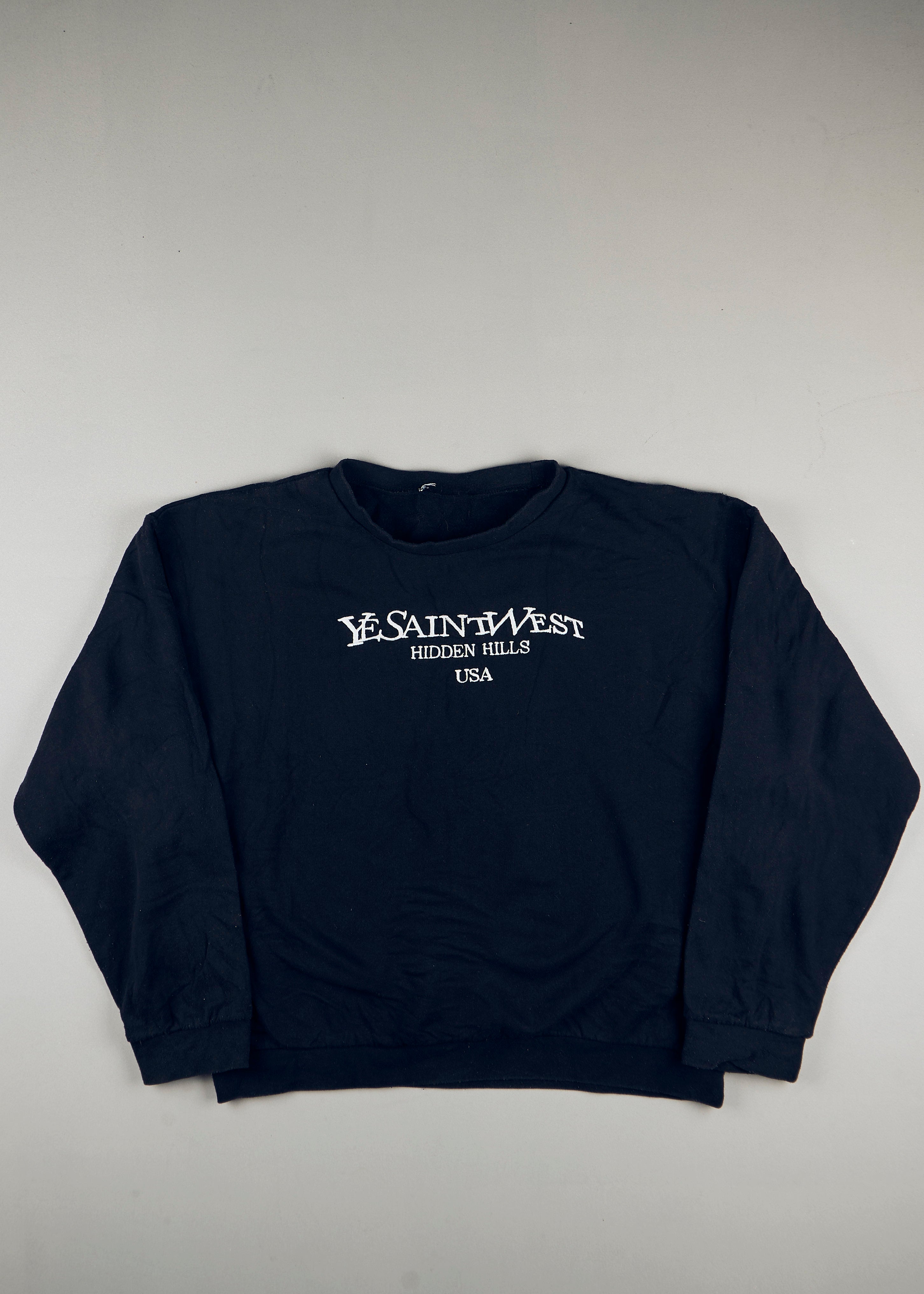- Sweatshirt (S)