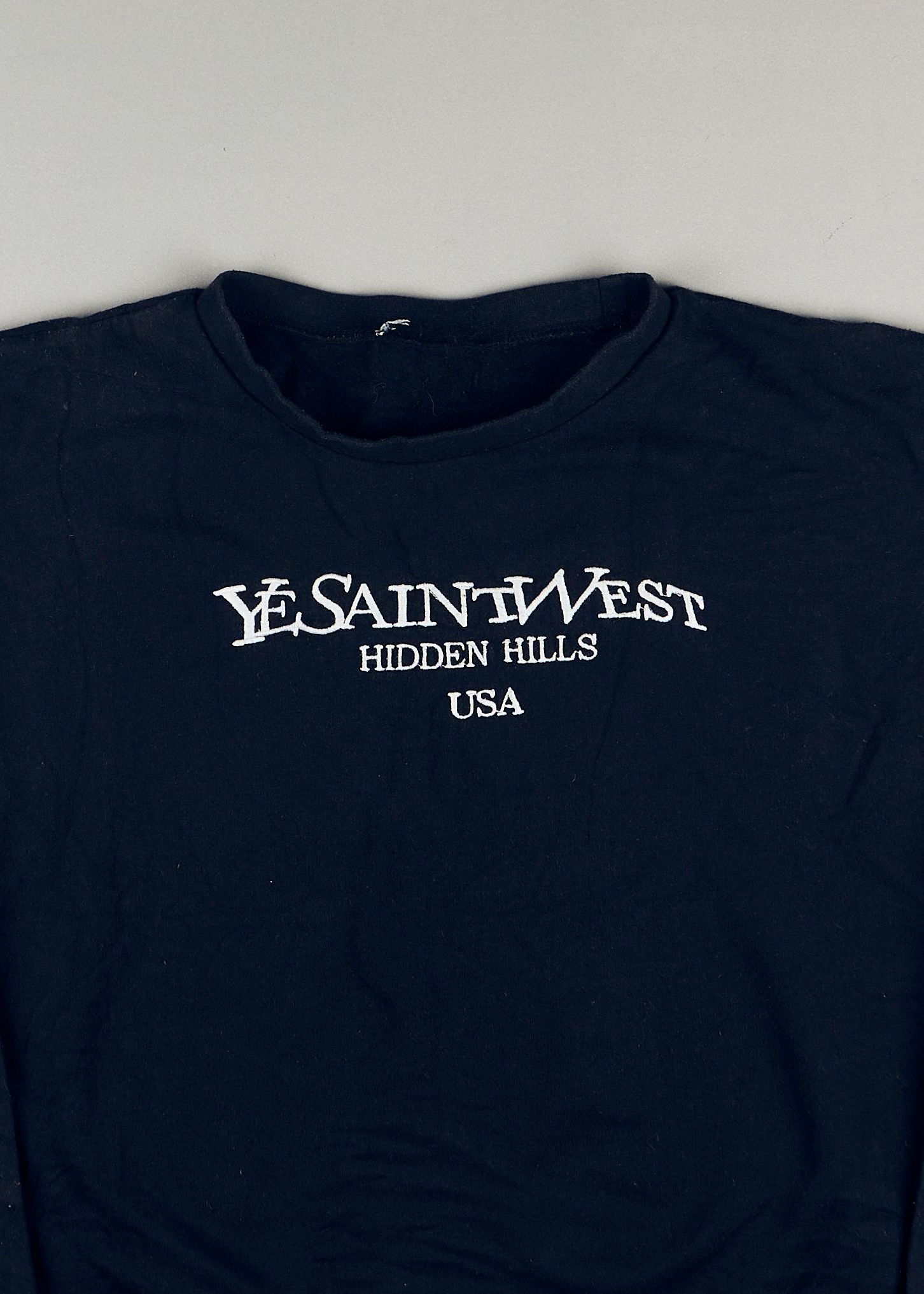 - Sweatshirt (S)