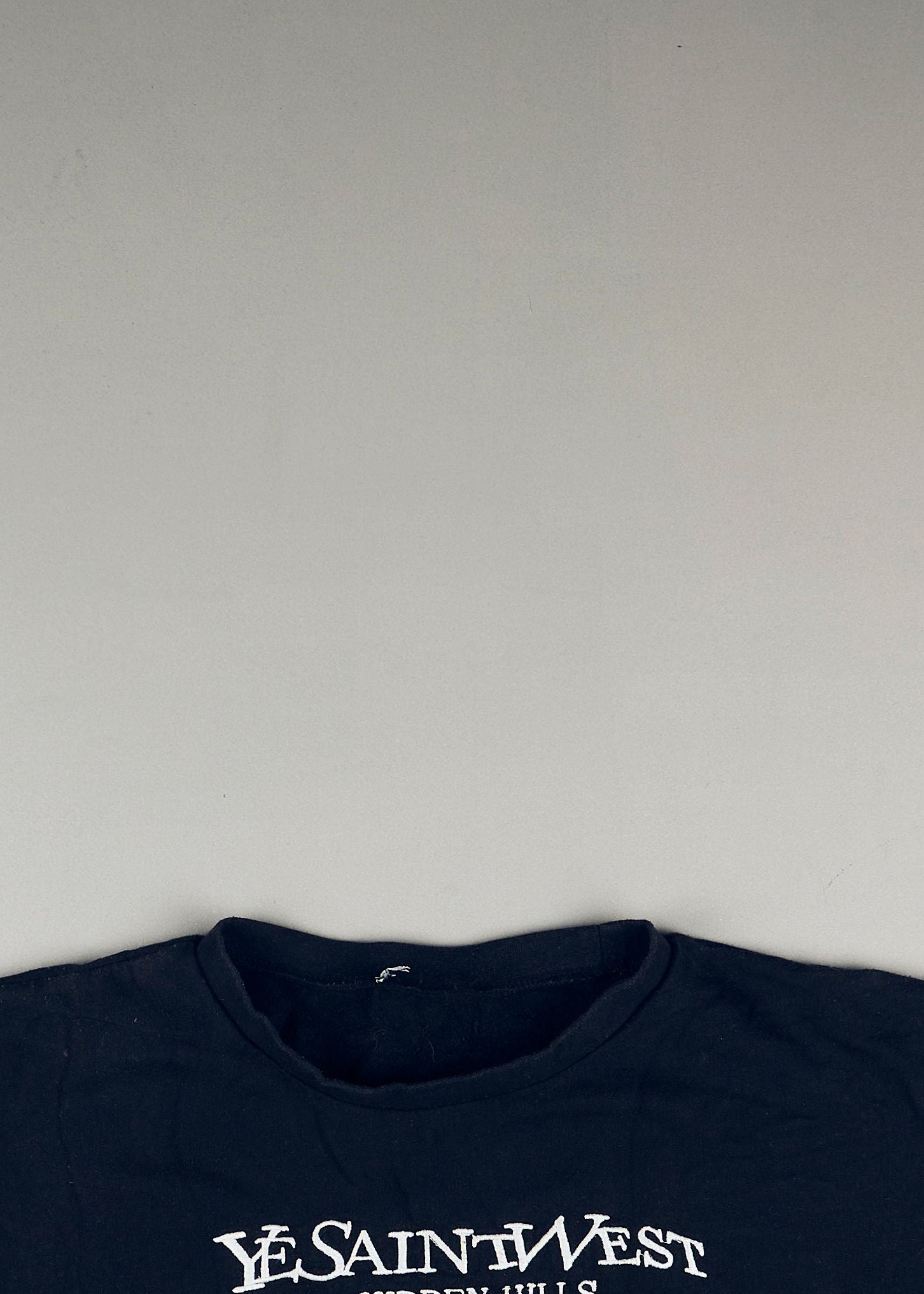 - Sweatshirt (S)